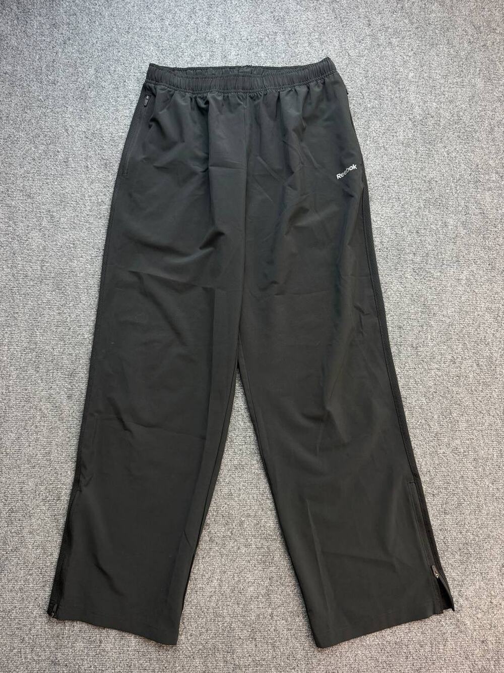 Reebok Men’s Track Pants Size M Black Stretch Zip Pockets Ankle Zippers